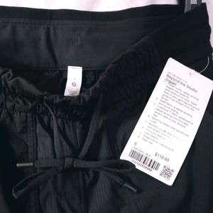 Lululemon size 6 Beyond the Studio Jogger (women's~black~bnwt)